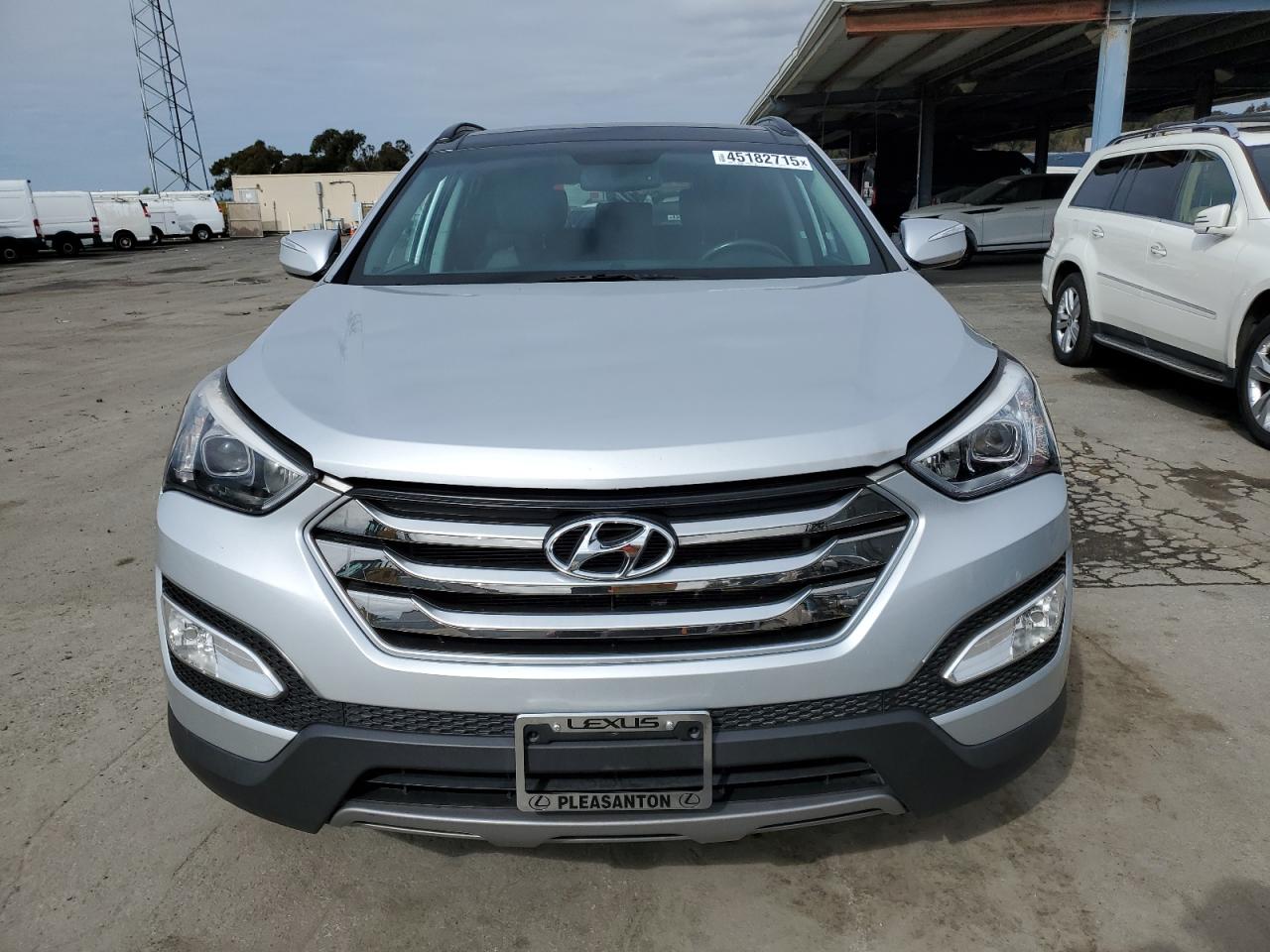 2016 Hyundai Santa Fe - Image 5