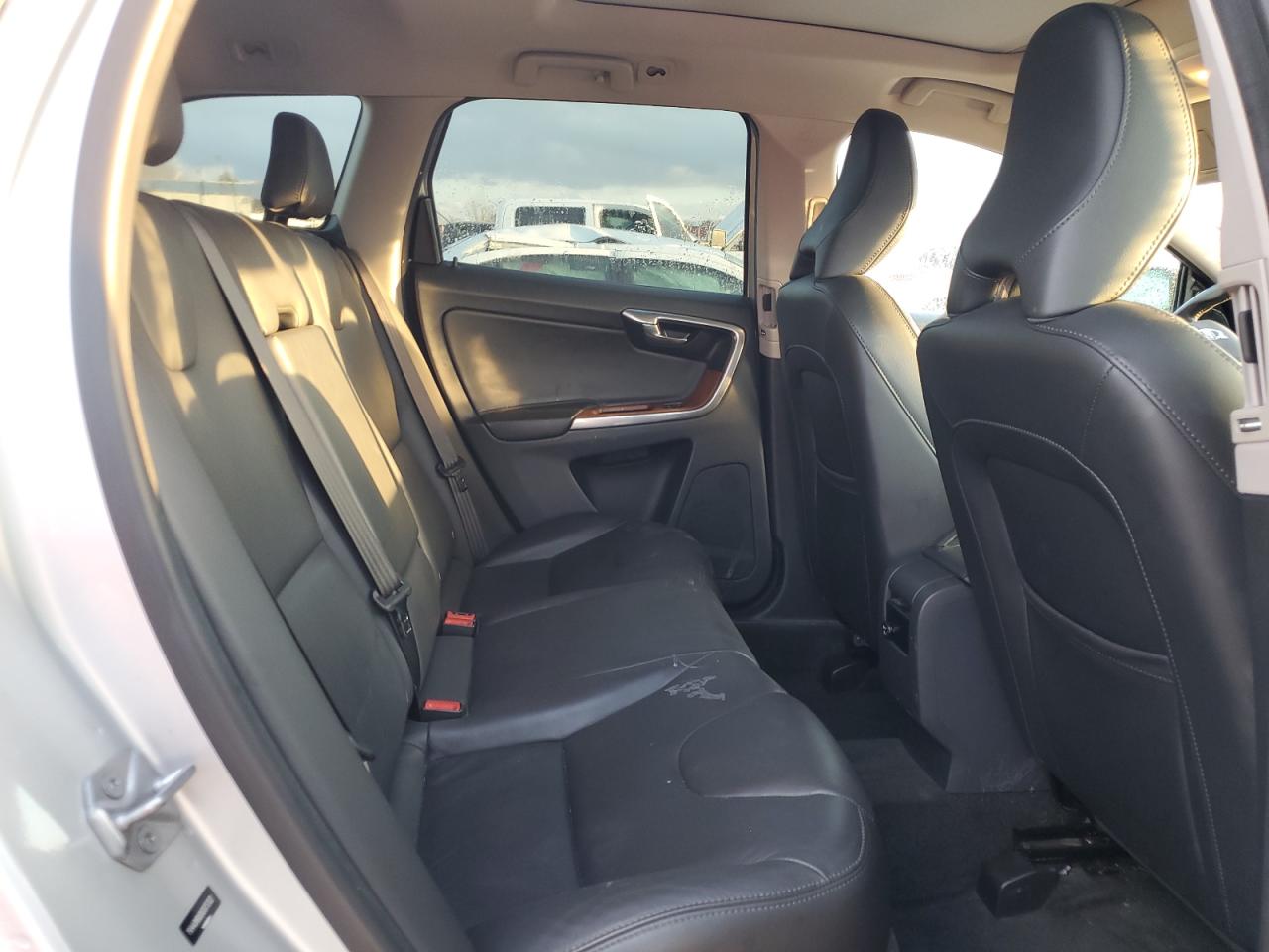 2017 Volvo XC60 - Image 11