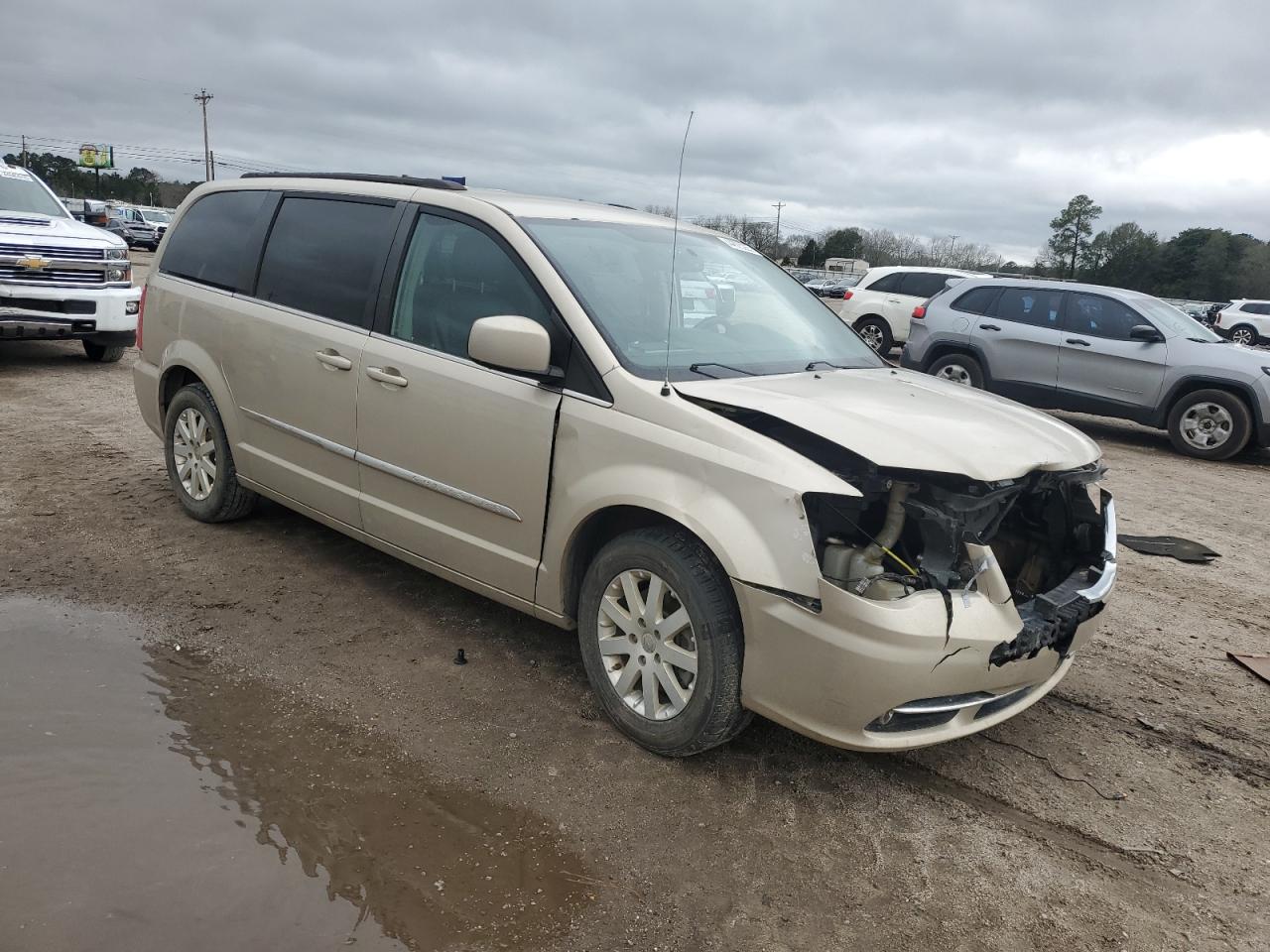 2015 Chrysler Town & Country - Image 4