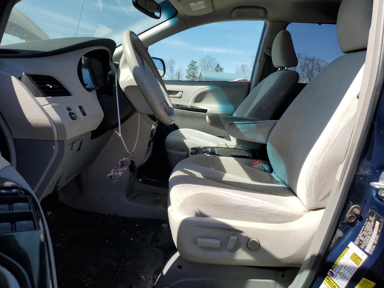 2012 Toyota Sienna - Image 7