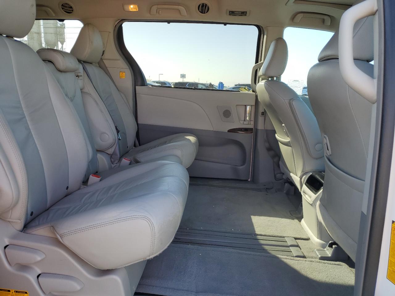 2011 Toyota Sienna - Image 11
