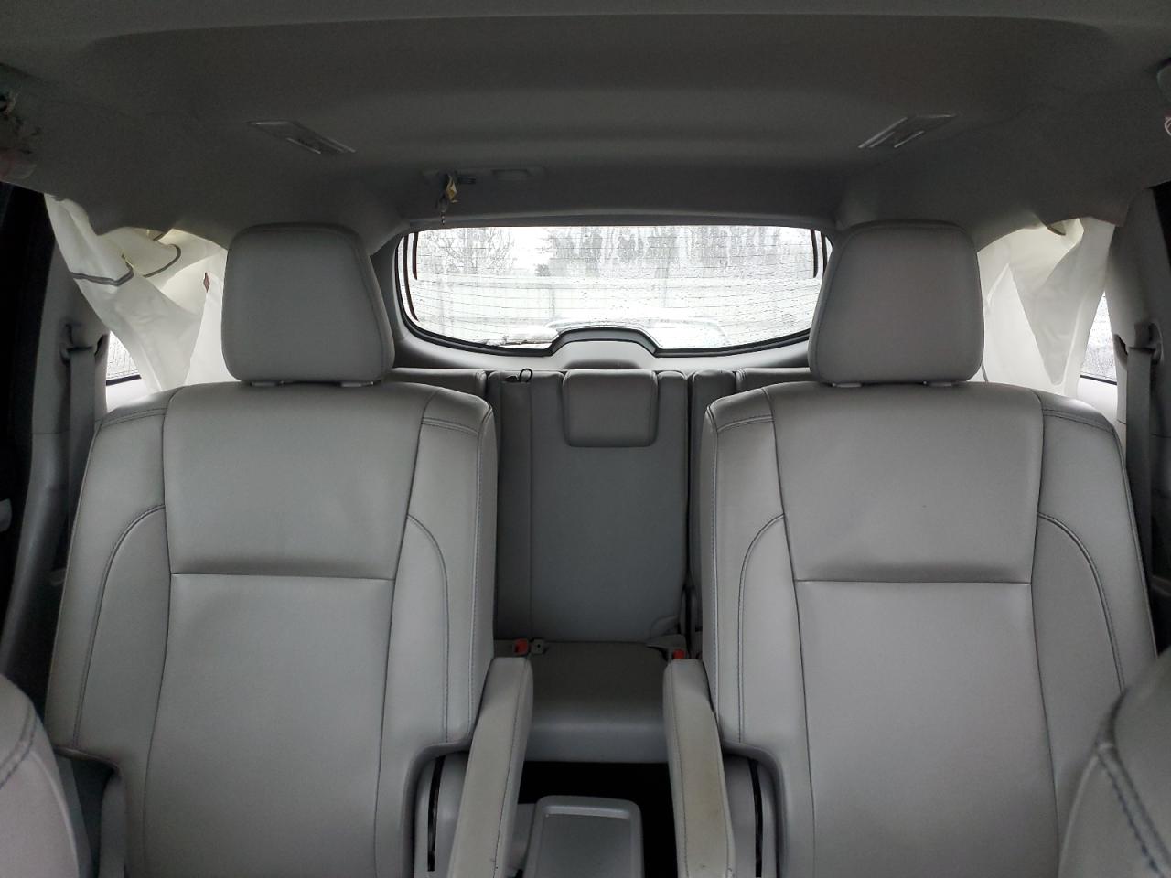 2017 Toyota Highlander - Image 10