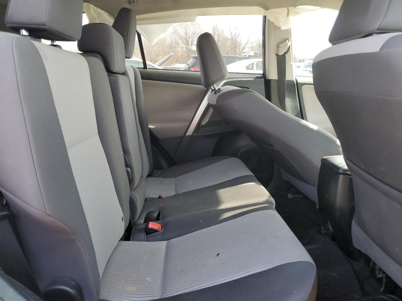 2015 Toyota RAV 4 - Image 11