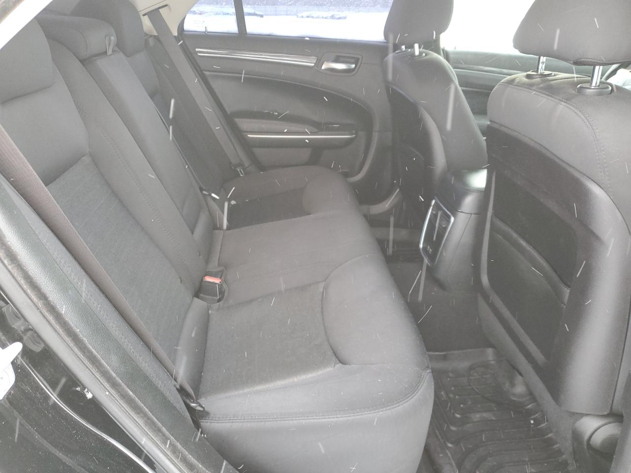 2019 Chrysler 300 - Image 10