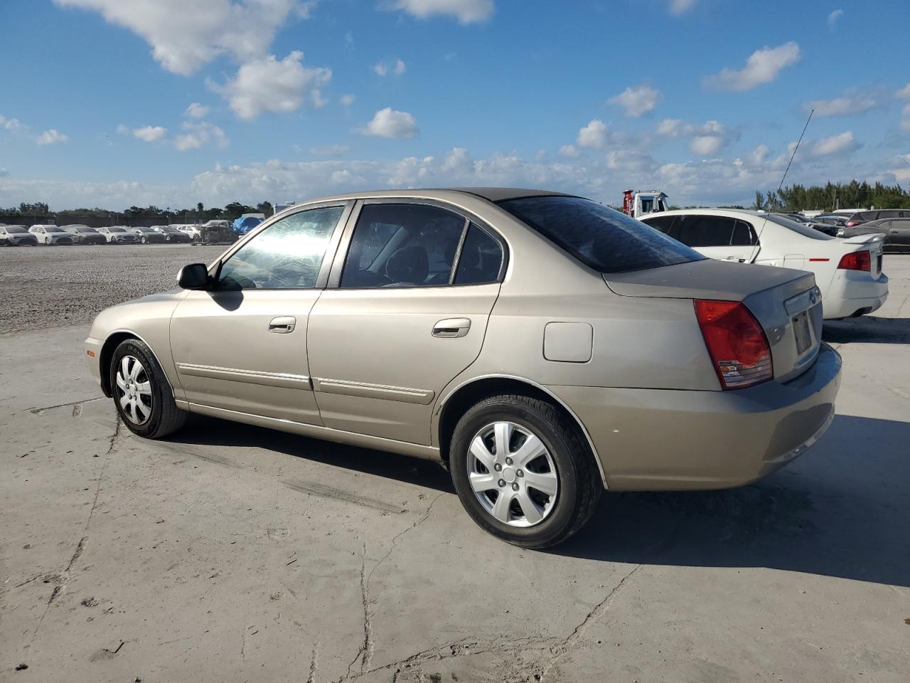 2005 Hyundai Elantra - Image 2
