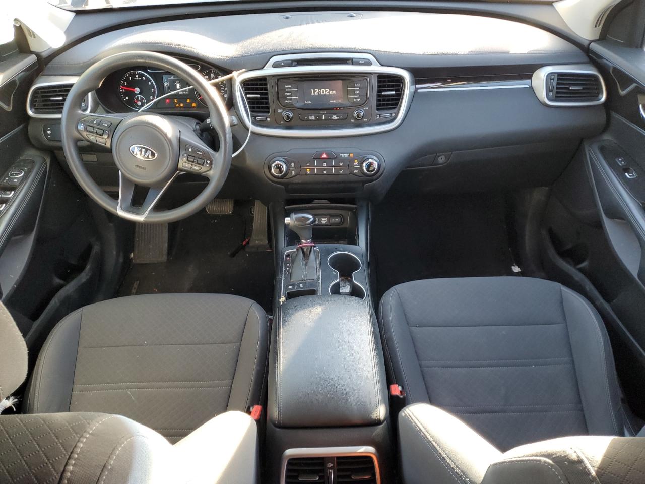 2017 Kia Sorento - Image 8