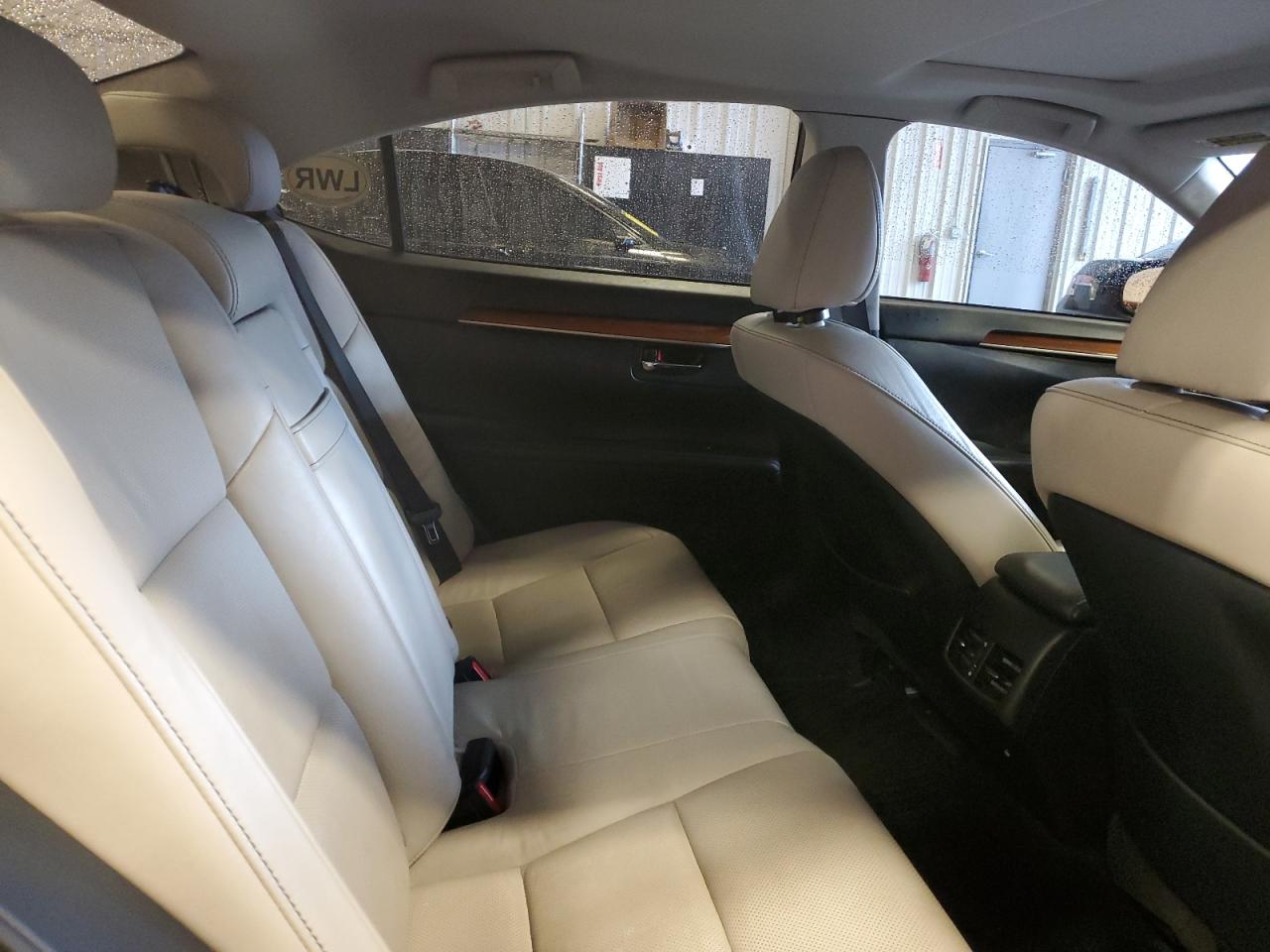 2014 Lexus ES - Image 11
