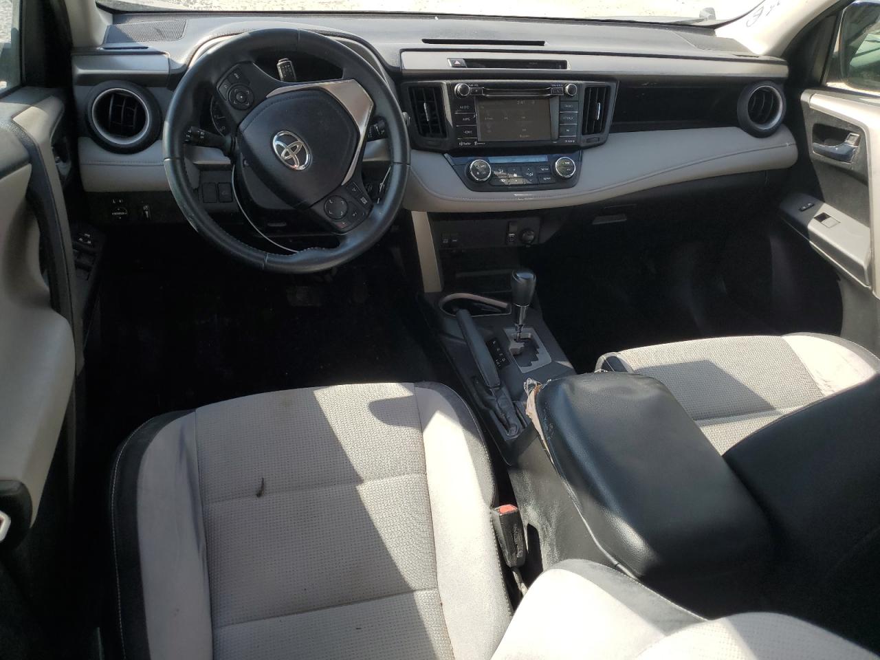 2016 Toyota RAV 4 - Image 8