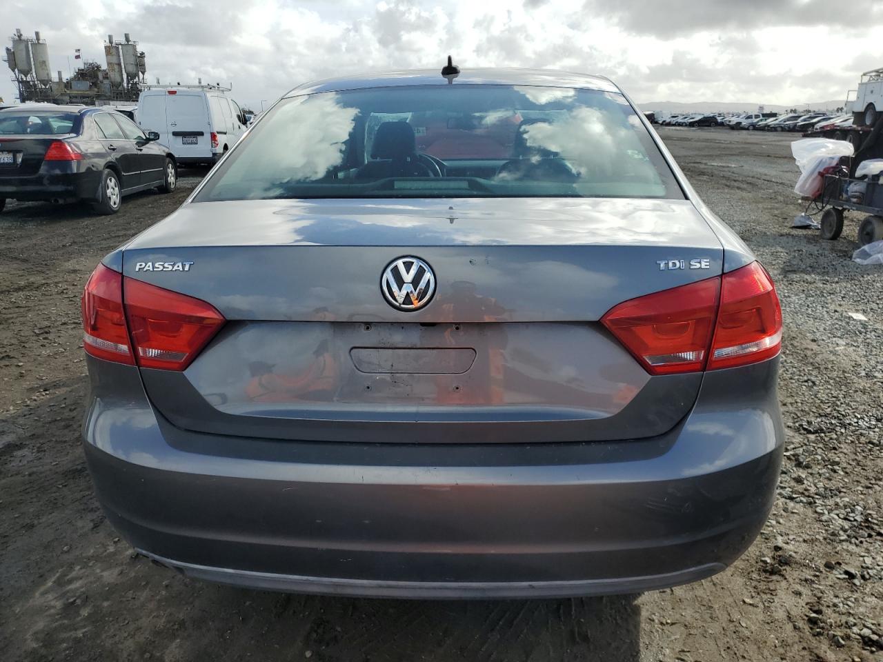 2014 Volkswagen Passat - Image 6