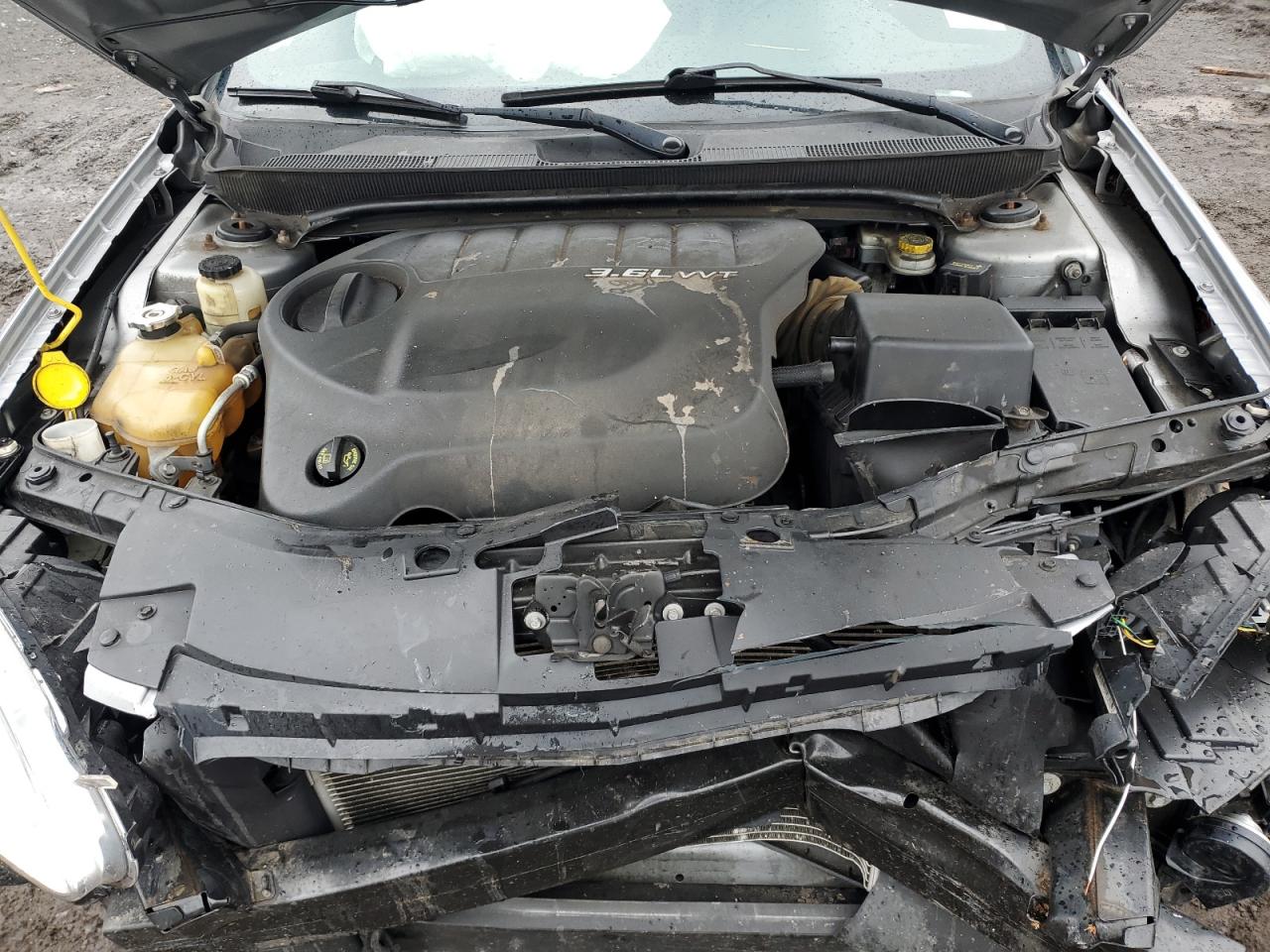 2014 Chrysler 200 - Image 13