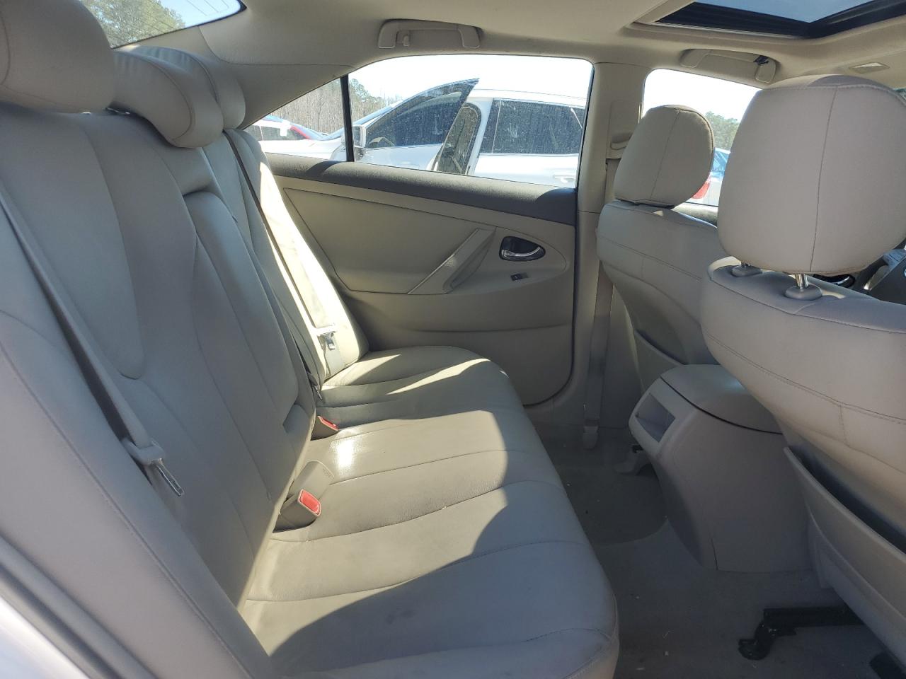 2010 Toyota Camry - Image 10