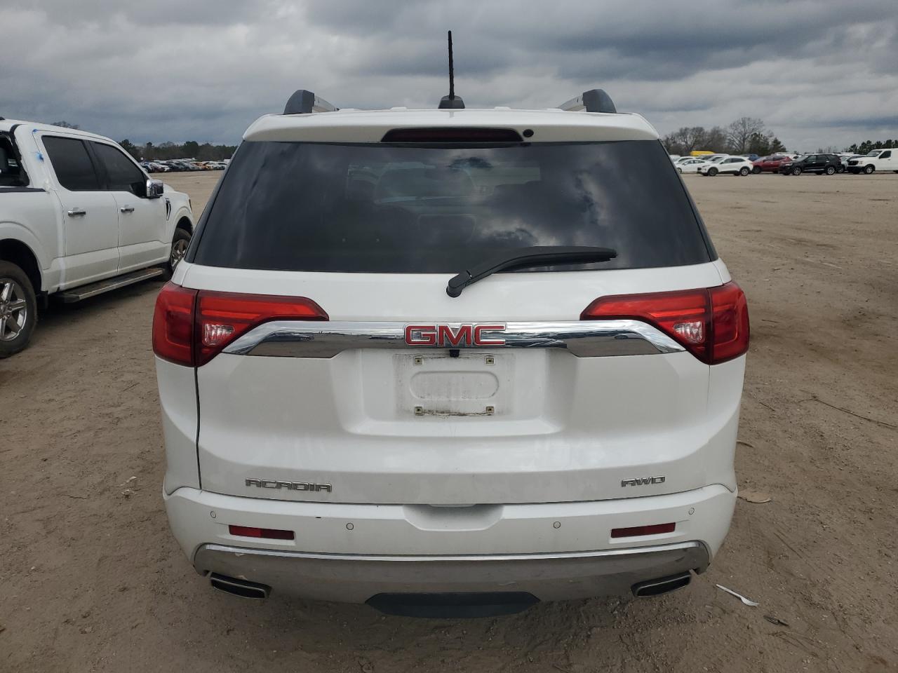 2017 GMC Acadia - Image 6