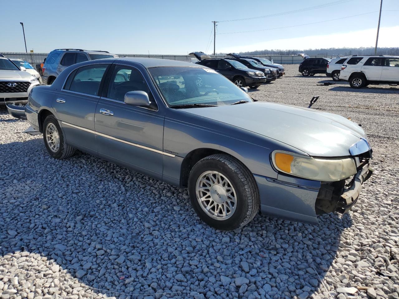 1999 Lincoln Town Car - Image 4
