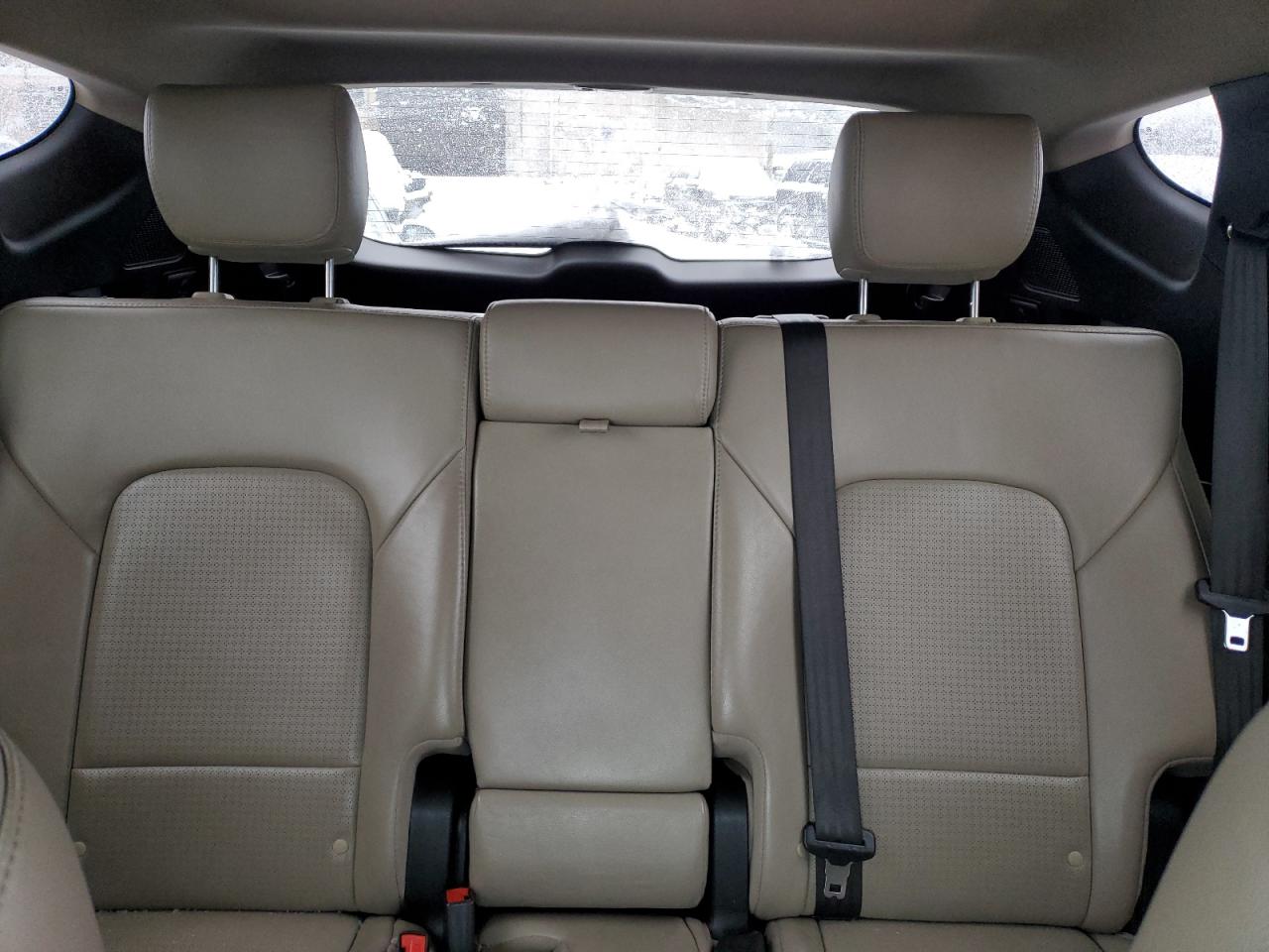 2015 Hyundai Santa Fe - Image 10