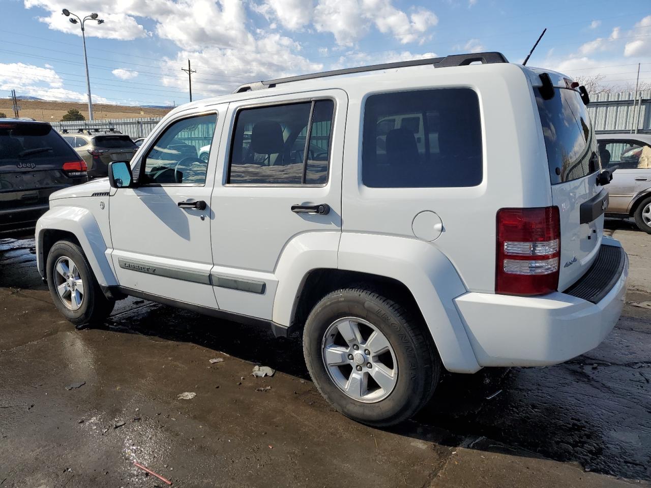 2010 Jeep Liberty (North America) - Image 2