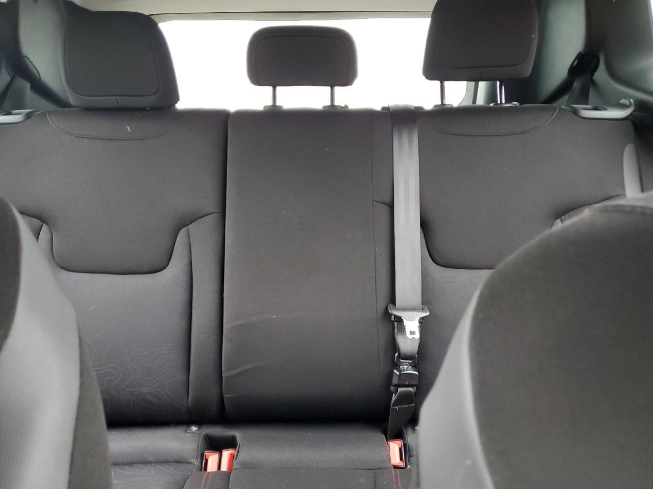 2016 Jeep Renegade - Image 10