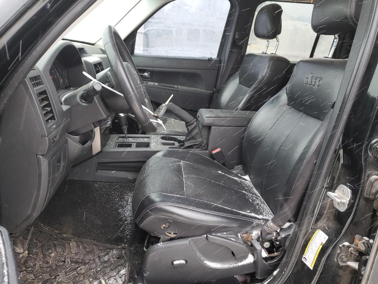 2012 Jeep Liberty (North America) - Image 7