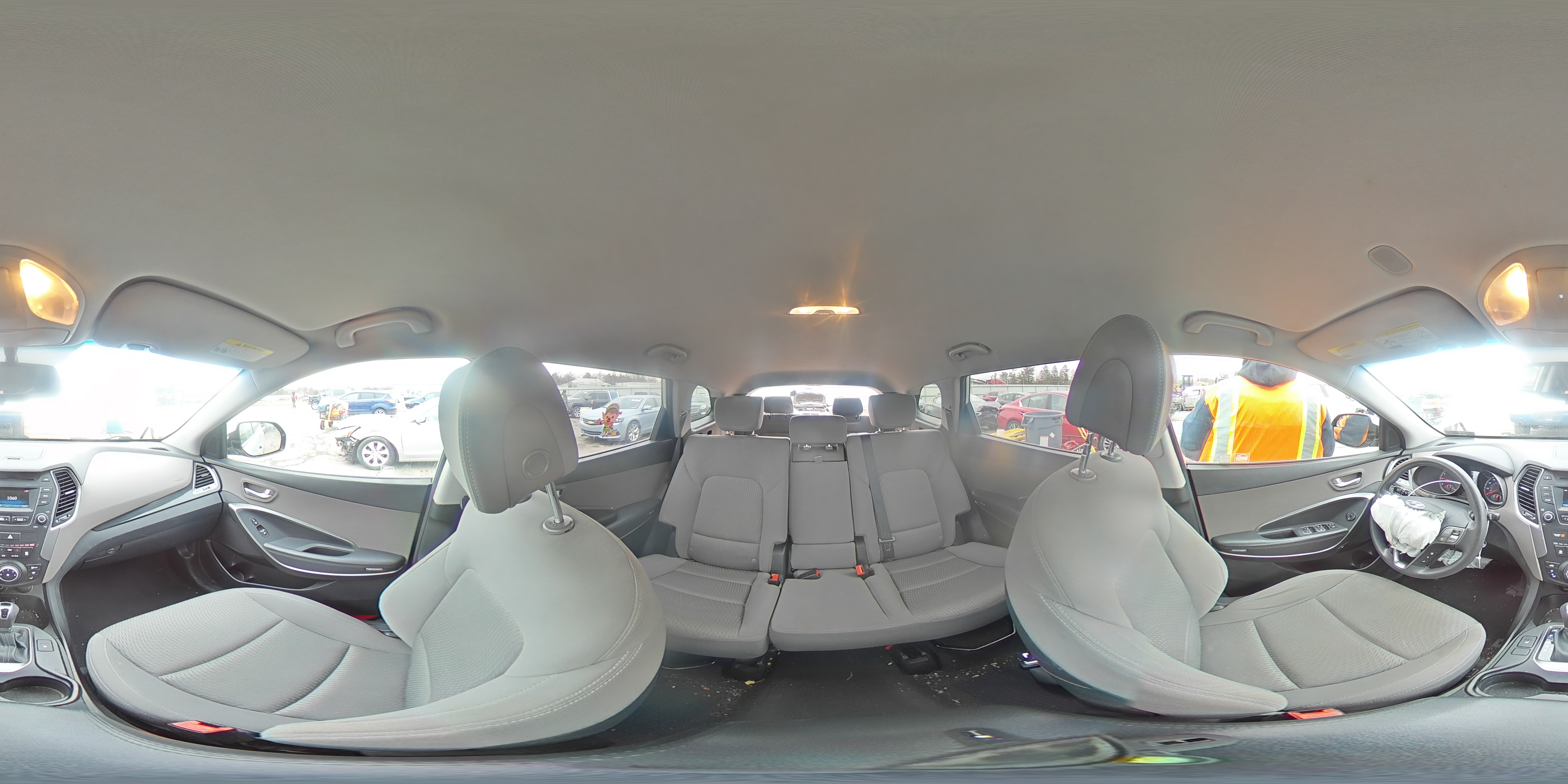 2016 Hyundai Santa Fe - Image 13