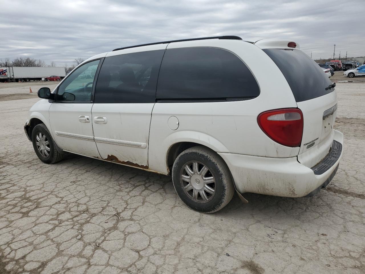 2007 Chrysler Town & Country - Image 2