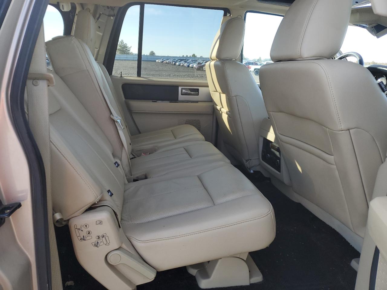 2017 Ford Expedition - Image 11