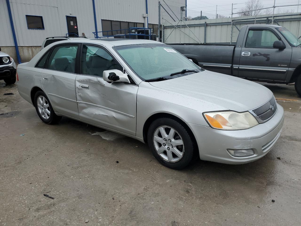 2001 Toyota Avalon - Image 4