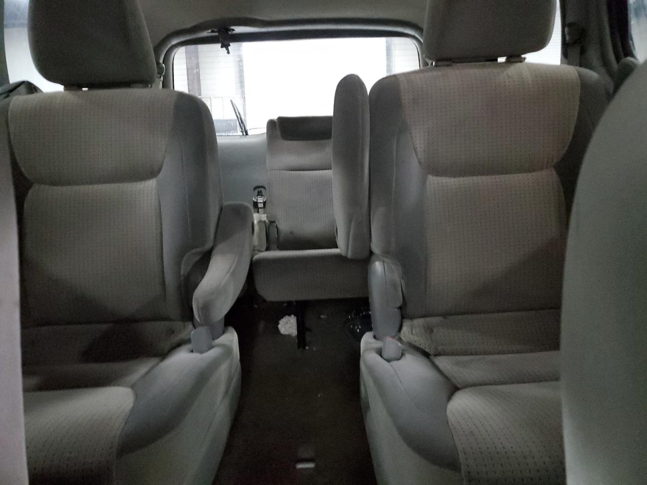 2010 Toyota Sienna - Image 10