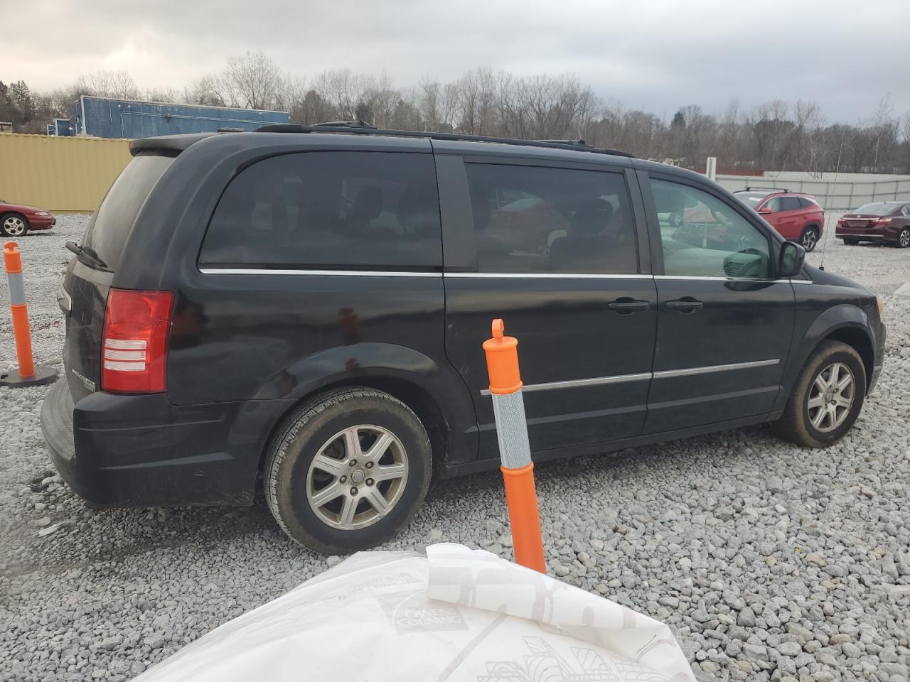 2009 Chrysler Town & Country - Image 3
