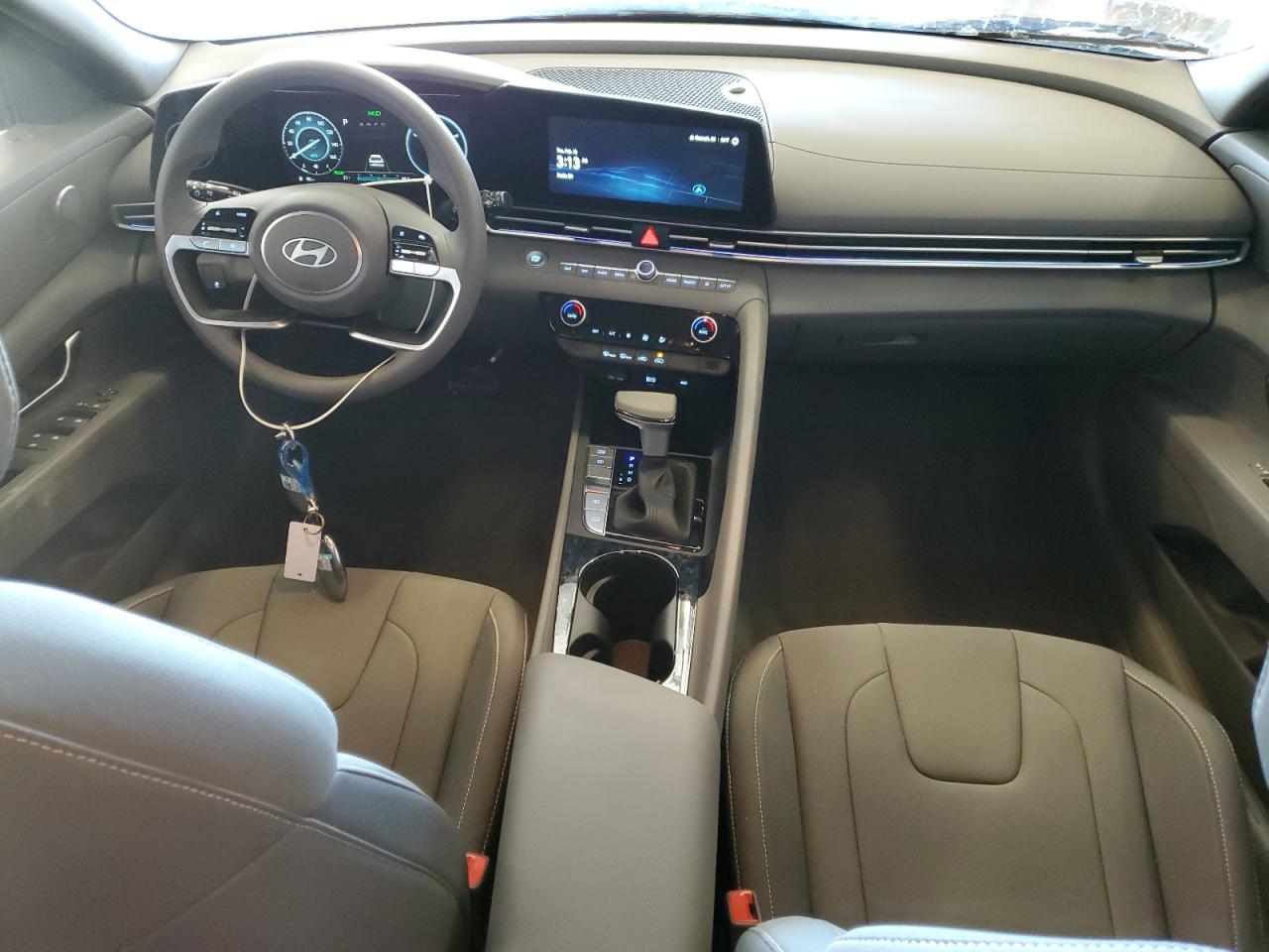 2024 Hyundai Elantra - Image 8