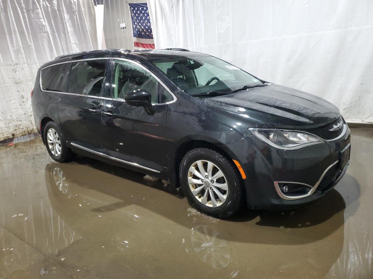 2018 Chrysler Pacifica - Image 4