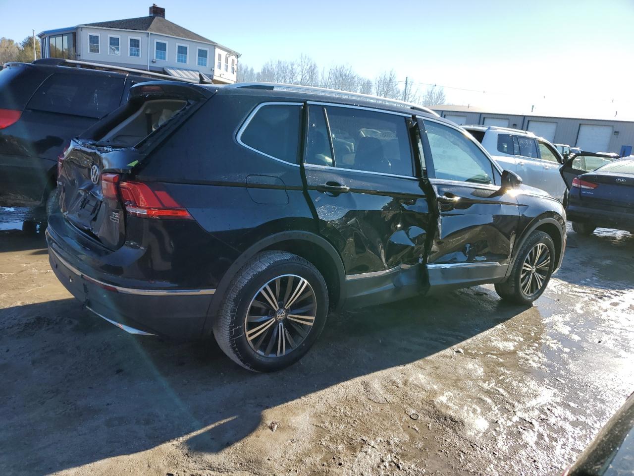 2018 Volkswagen Tiguan - Image 3