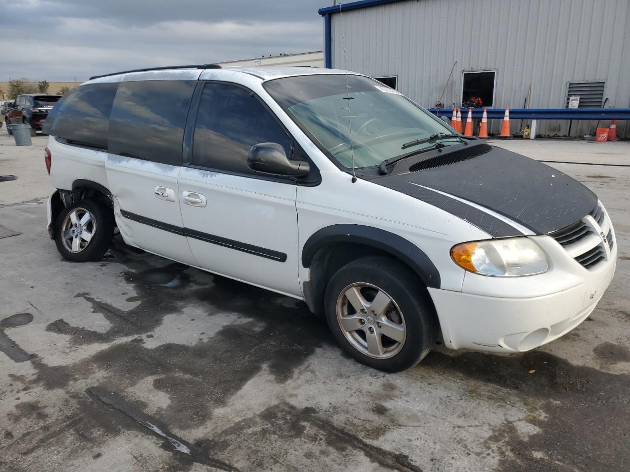 2005 Dodge Caravan - Image 4