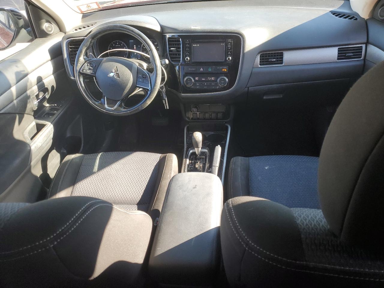 2017 Mitsubishi Outlander - Image 8