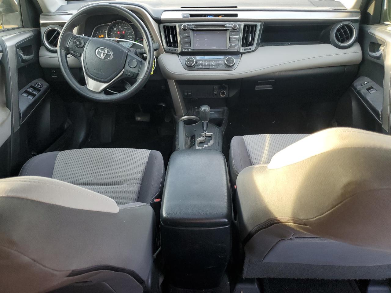 2015 Toyota RAV 4 - Image 8