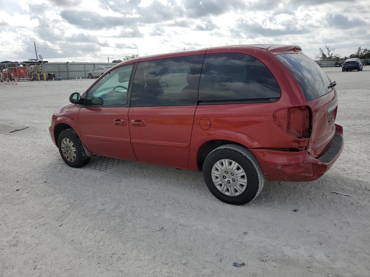 2005 Chrysler Town & Country - Image 2