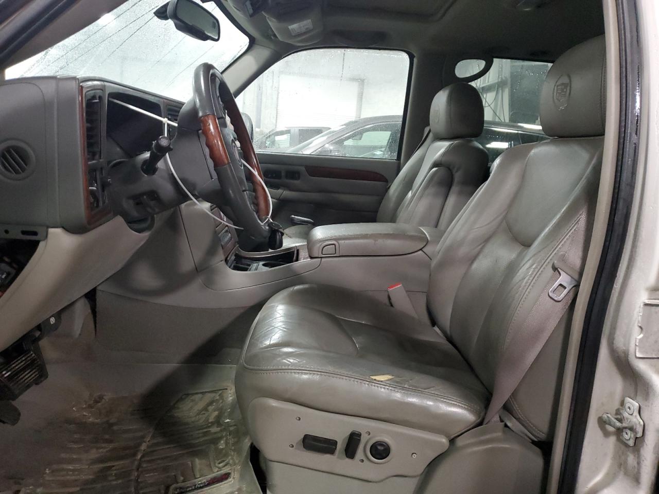 2005 Cadillac Escalade - Image 7