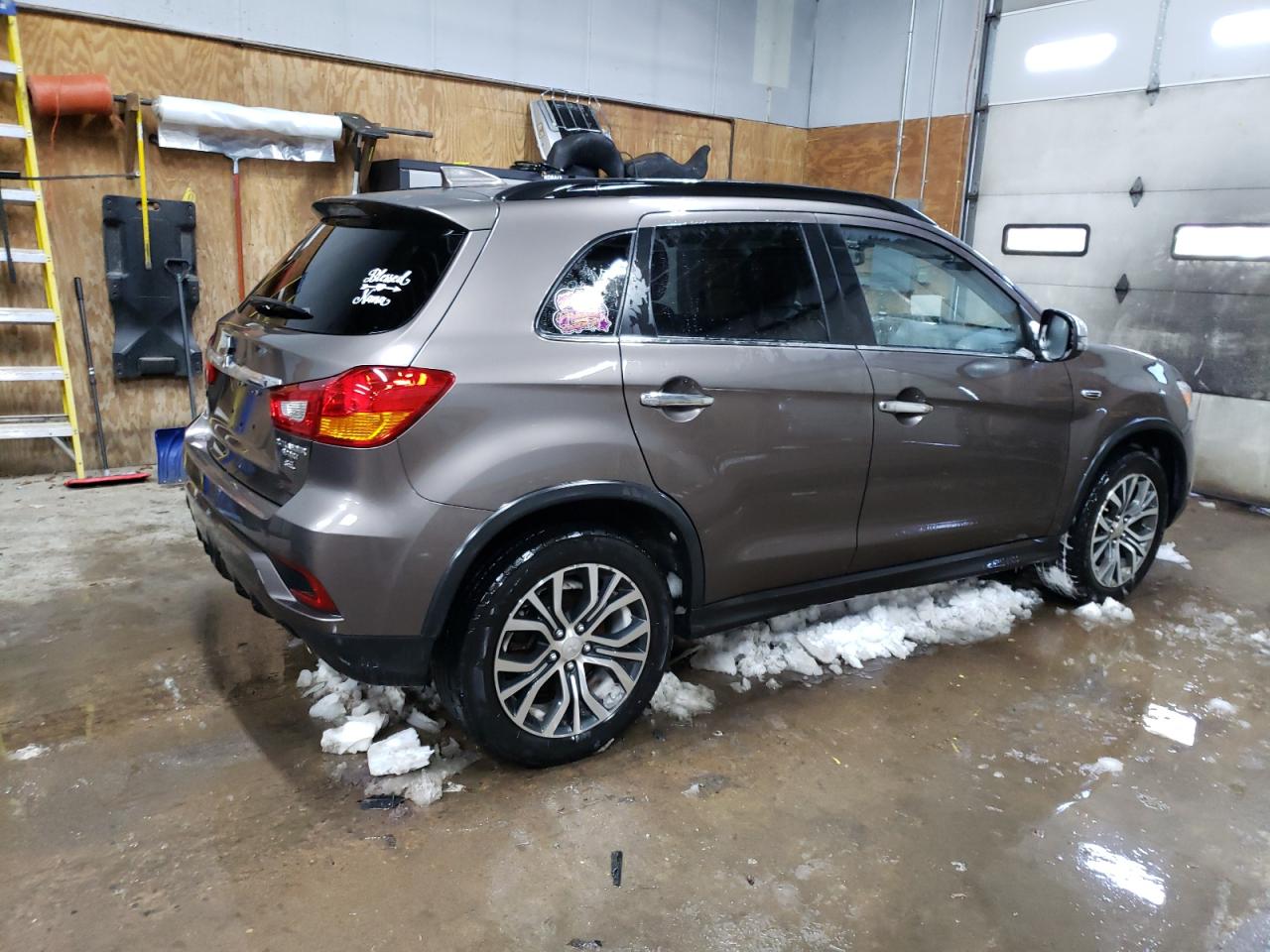 2018 Mitsubishi Outlander - Image 3