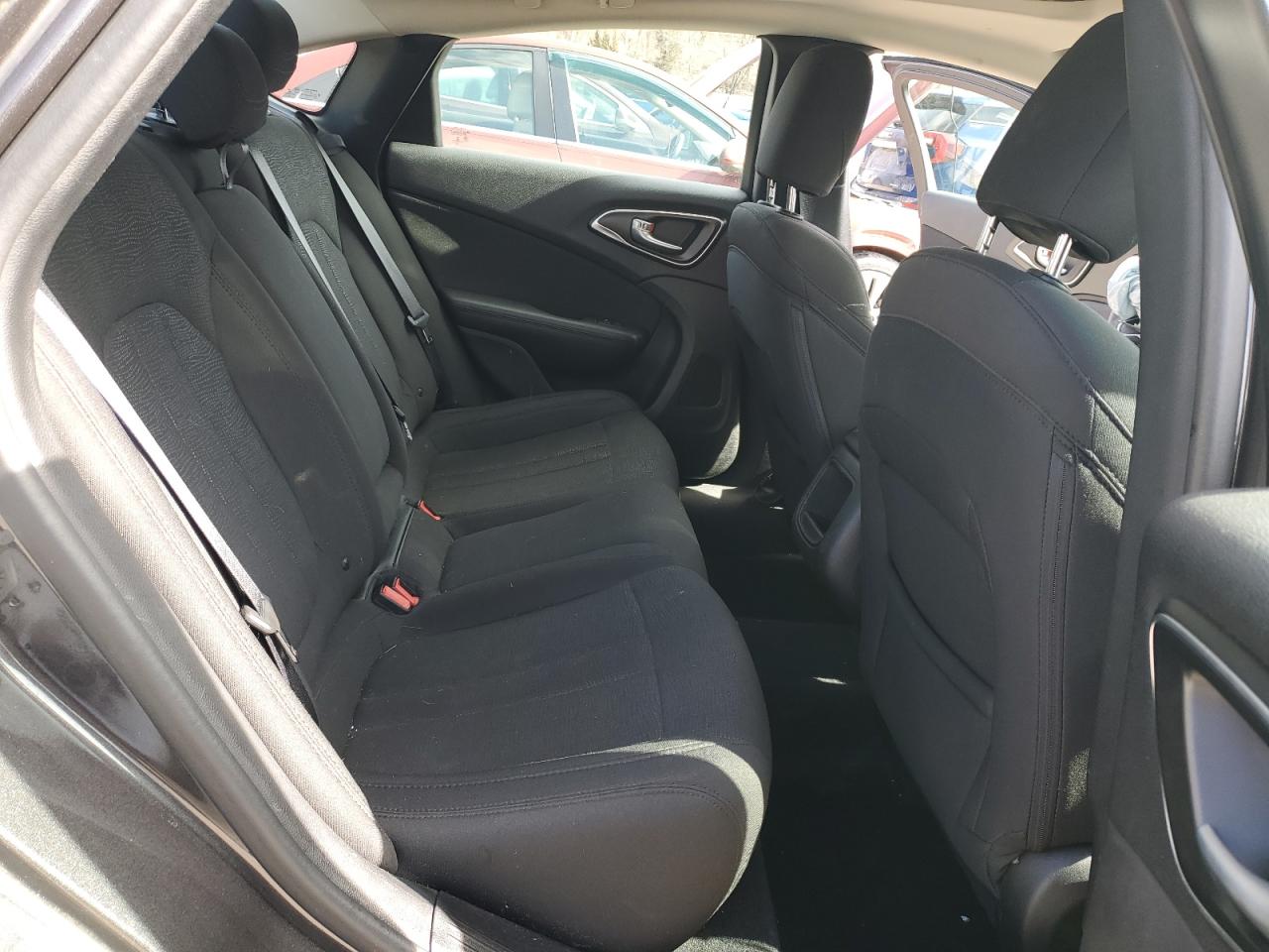 2016 Chrysler 200 - Image 11