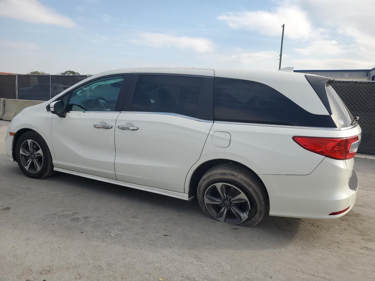 2019 Honda Odyssey - Image 2