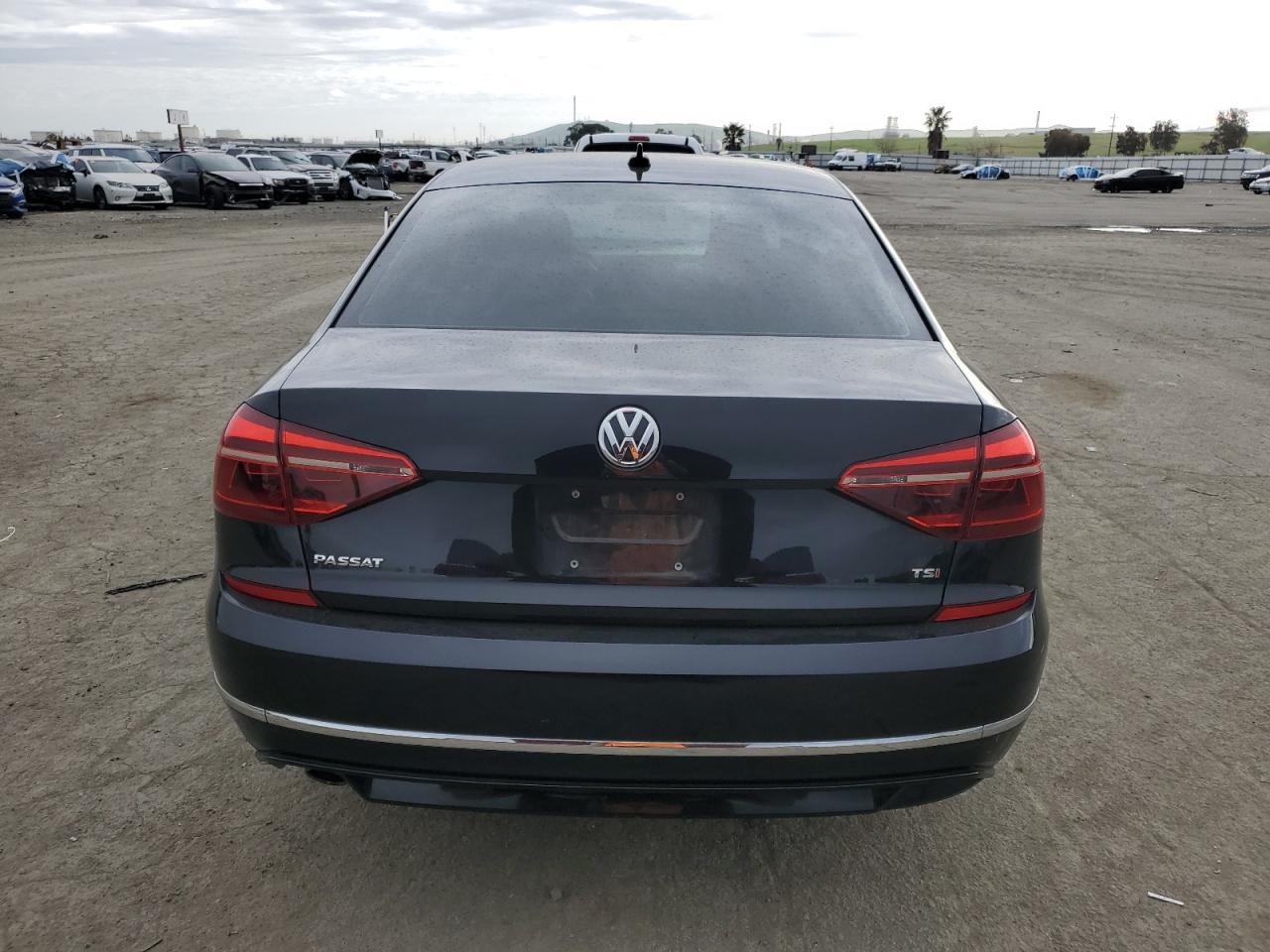 2018 Volkswagen Passat - Image 6