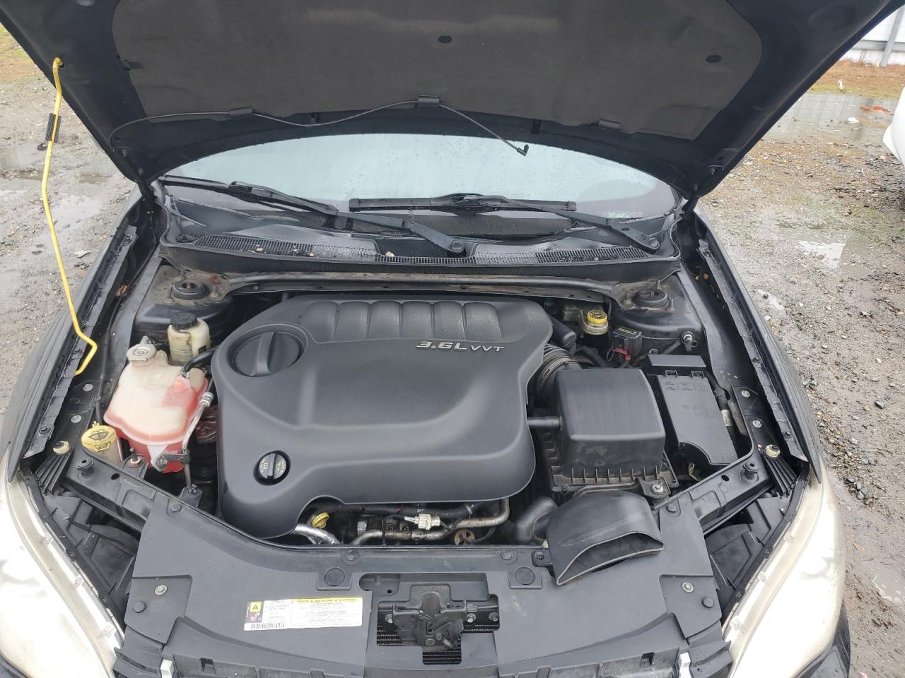 2011 Chrysler 200 - Image 11