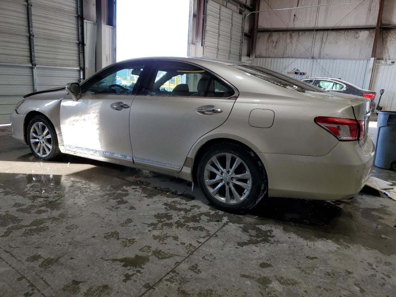 2011 Lexus ES - Image 2