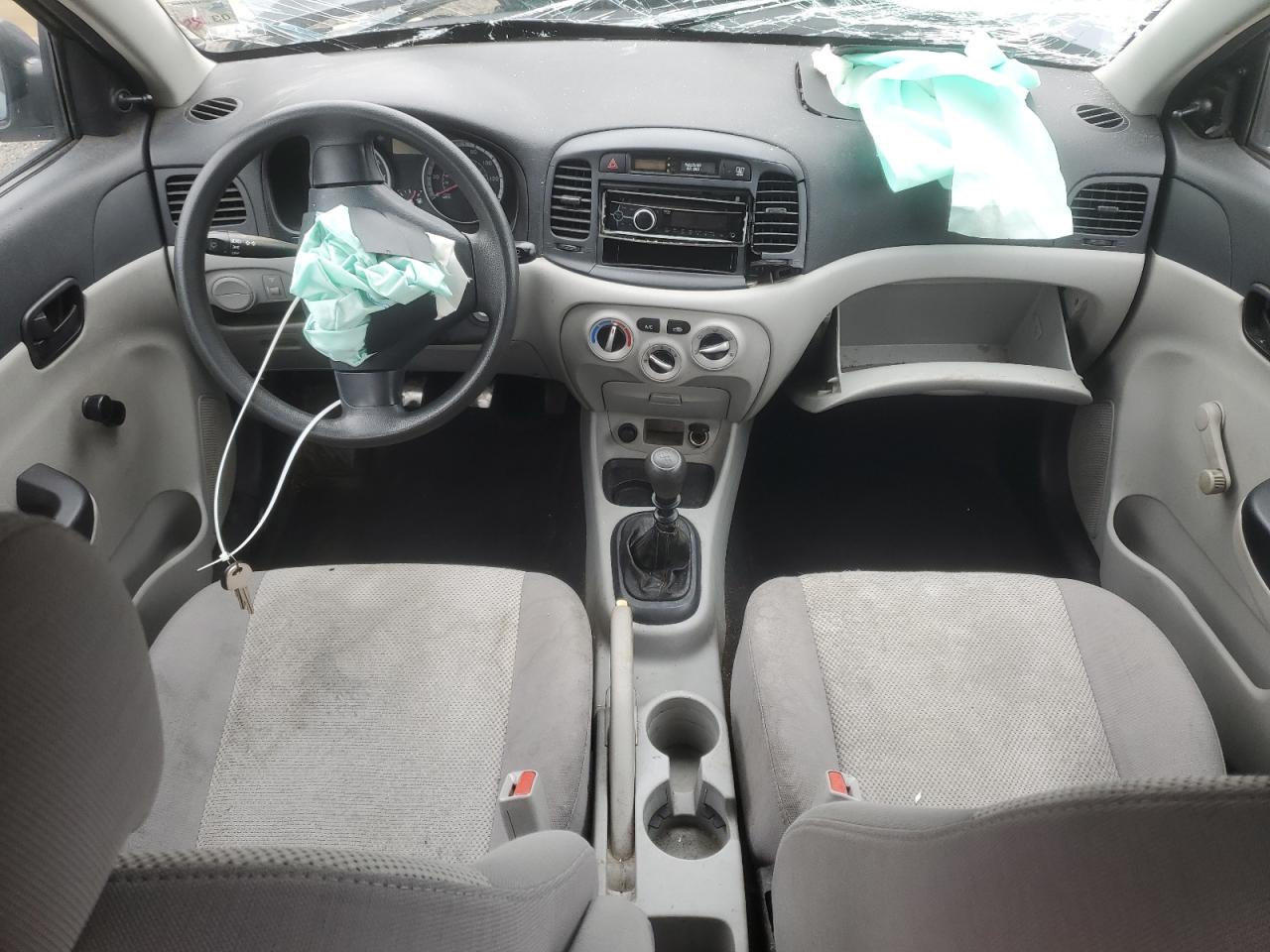 2009 Hyundai Accent - Image 8