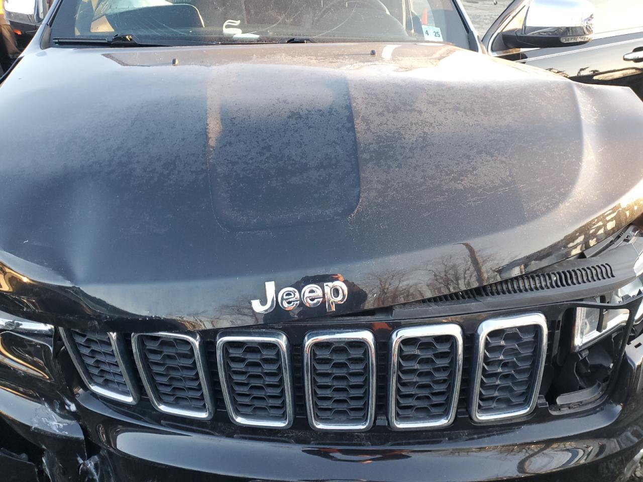 2020 Jeep Grand Cherokee - Image 12