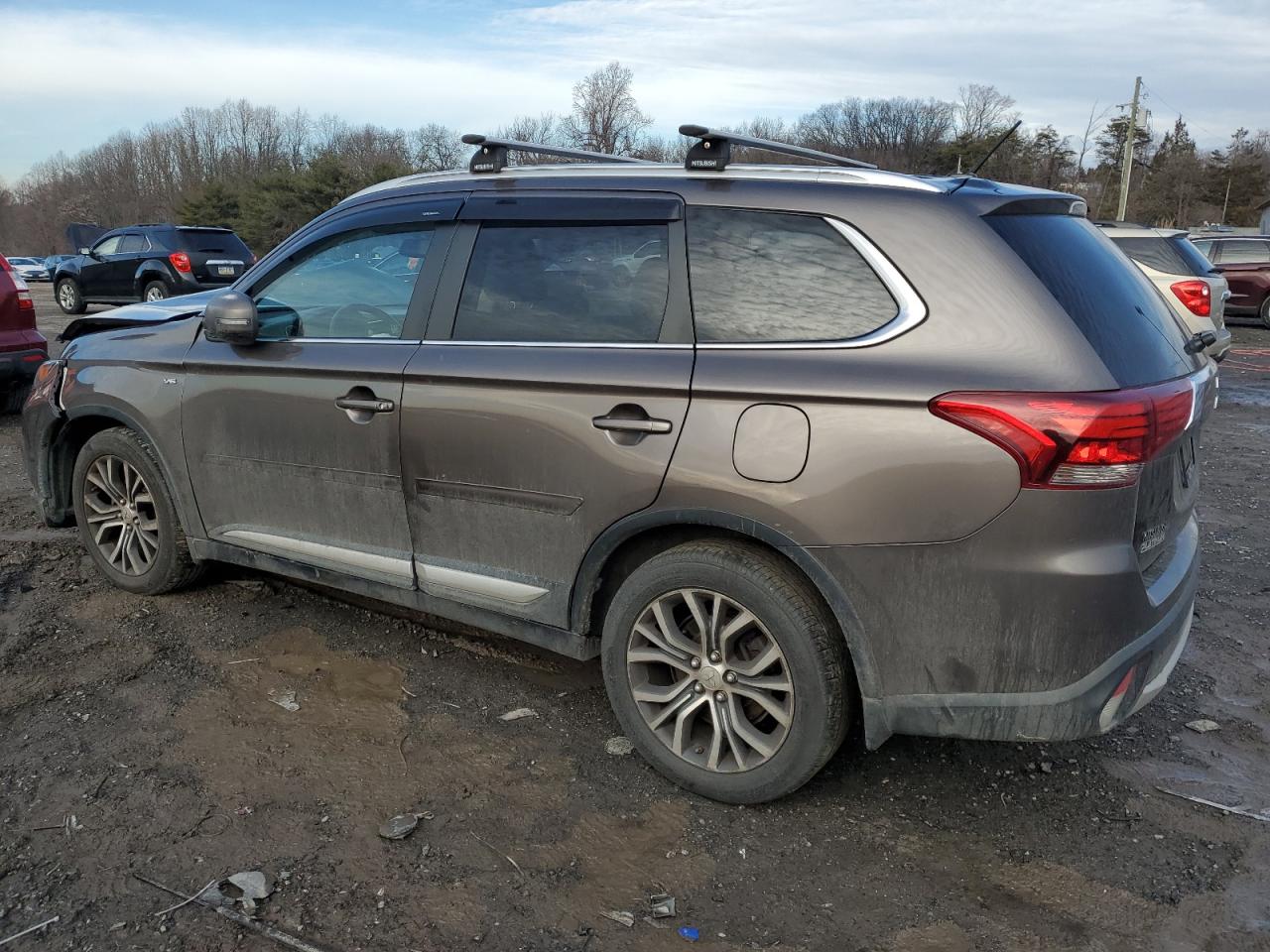 2016 Mitsubishi Outlander - Image 2