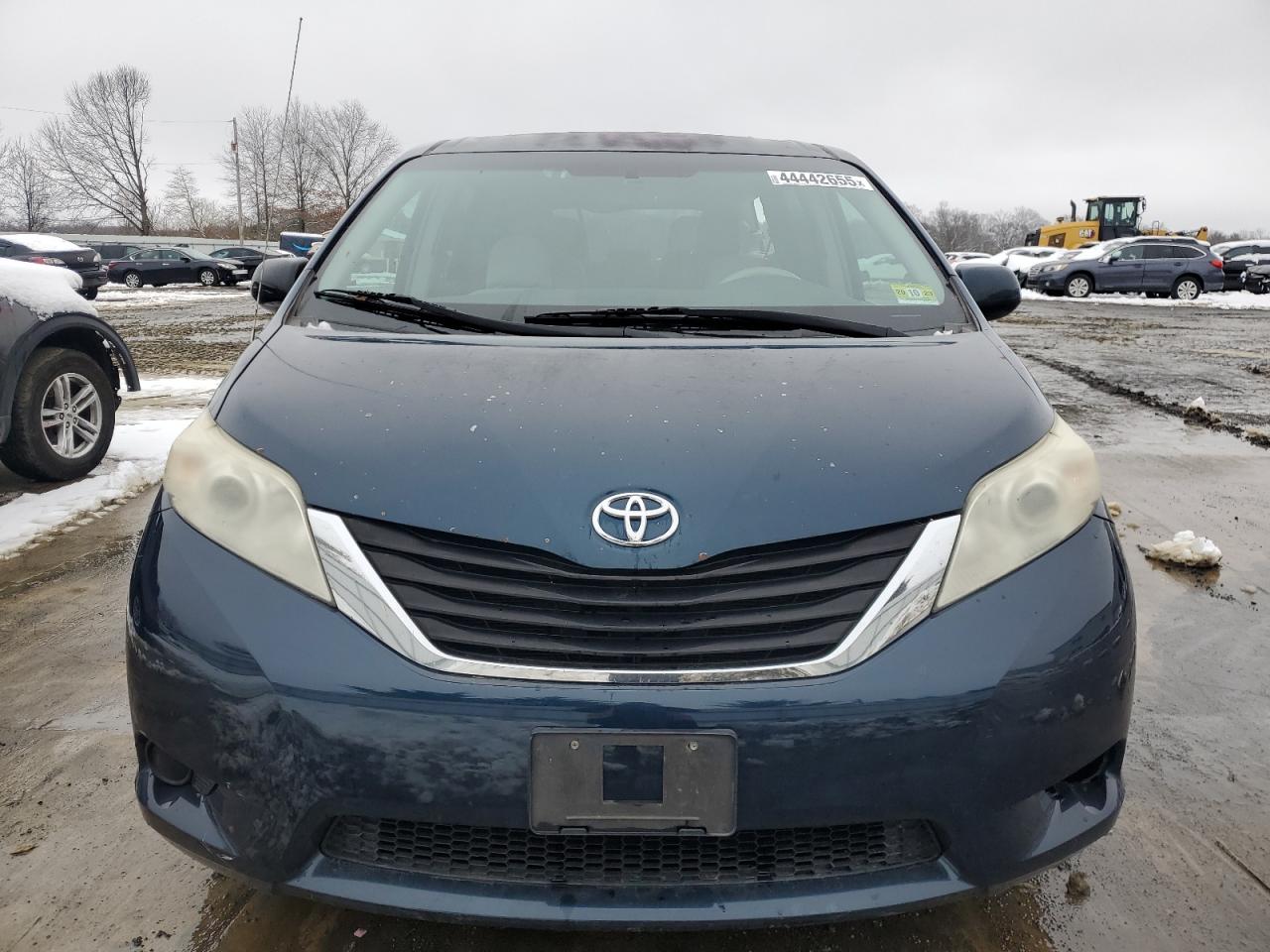 2012 Toyota Sienna - Image 5