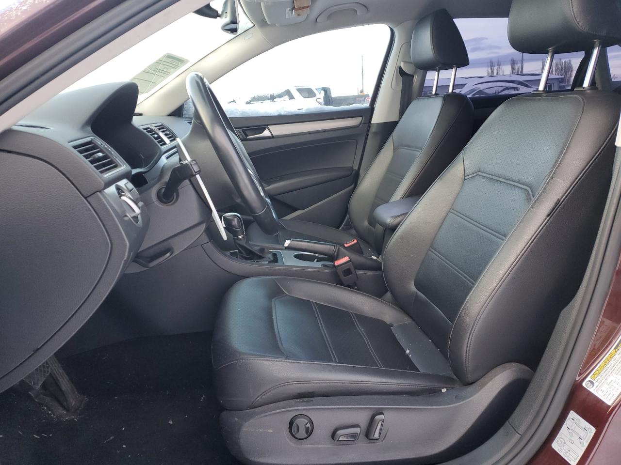 2014 Volkswagen Passat - Image 7