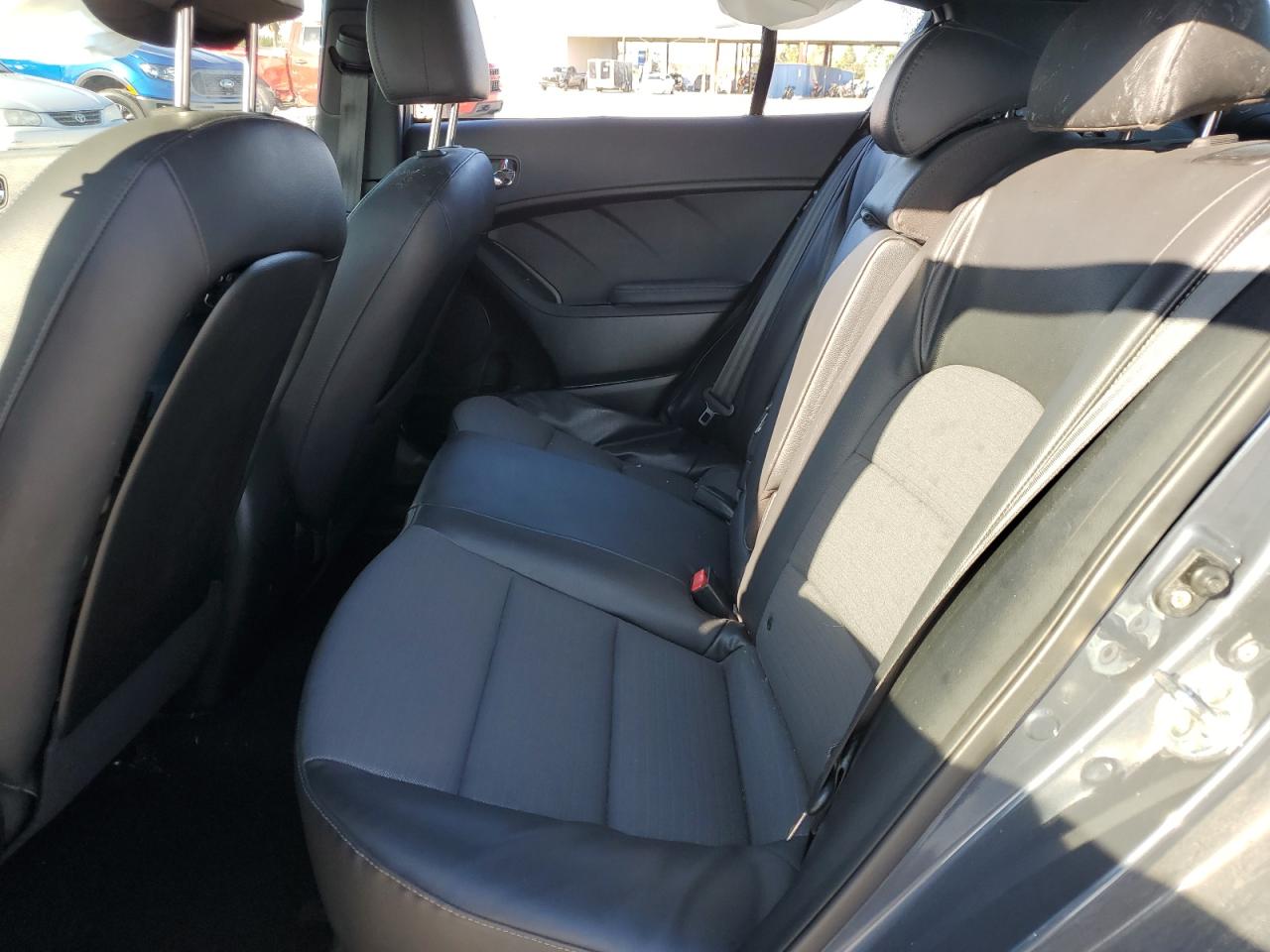 2016 Kia Forte - Image 10