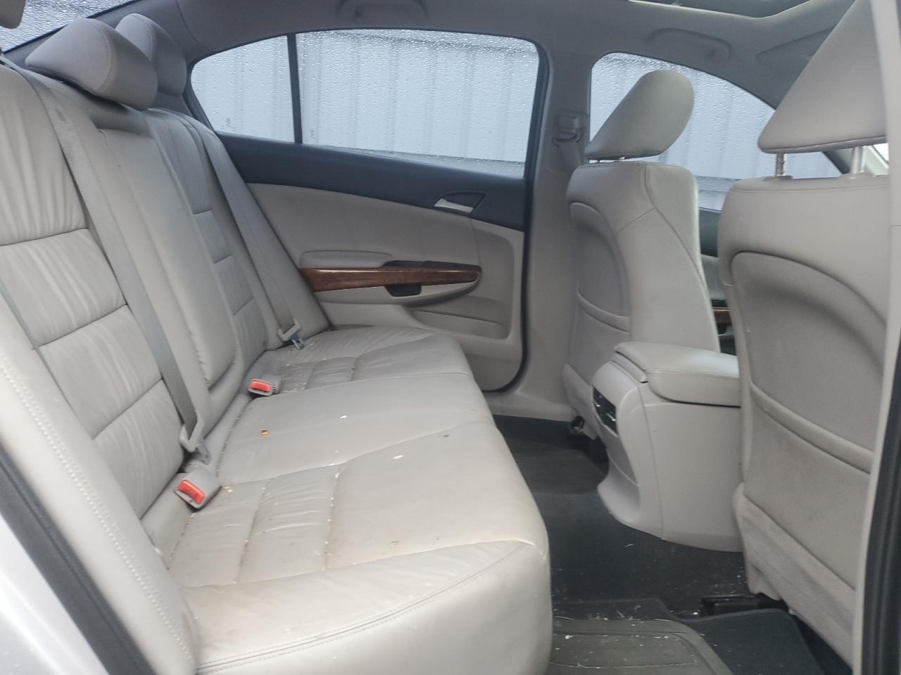 2012 Honda Accord - Image 10