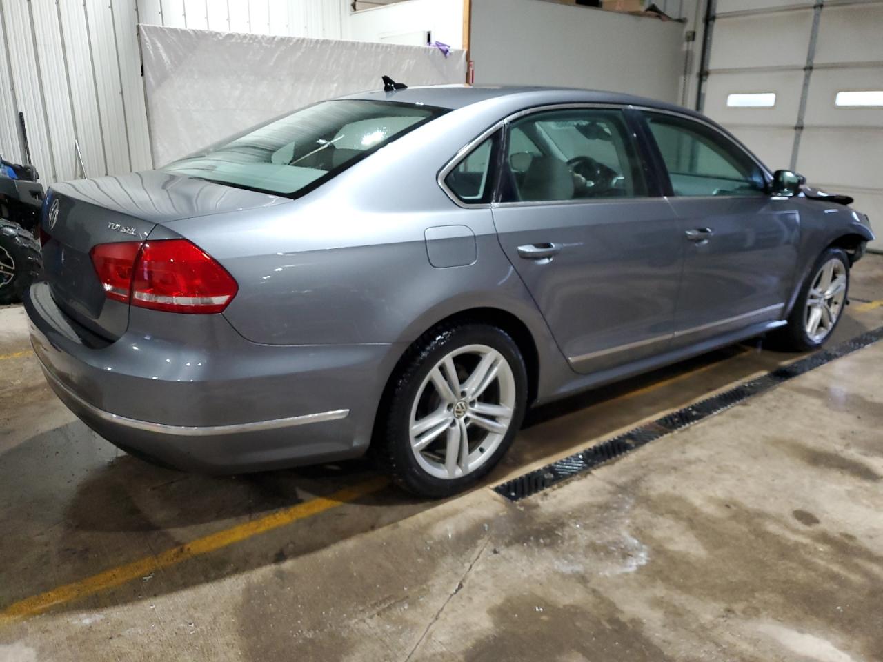 2015 Volkswagen Passat - Image 3