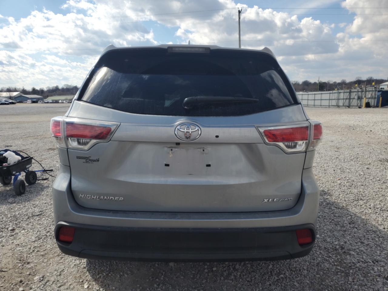 2015 Toyota Highlander - Image 6